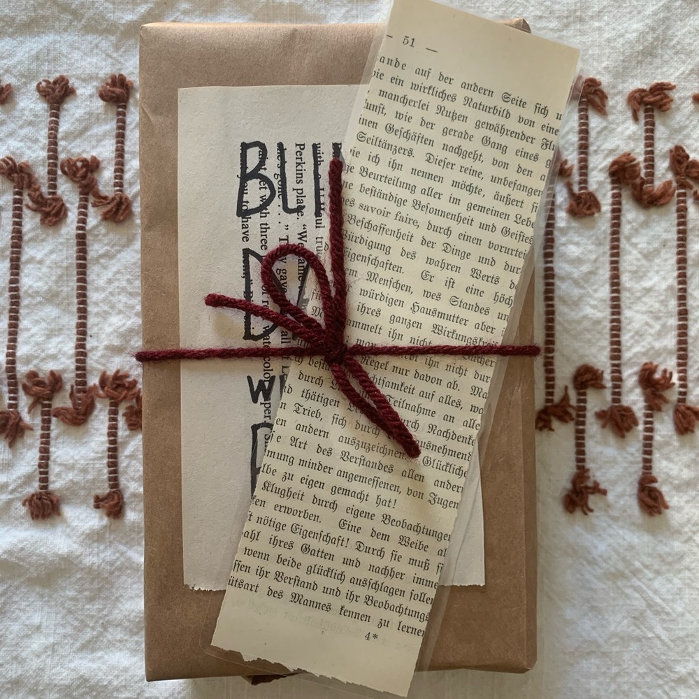 SOLD • BLIND DATE WITH A 2020 YA FANTASY BOOK - Picture 4 of 4